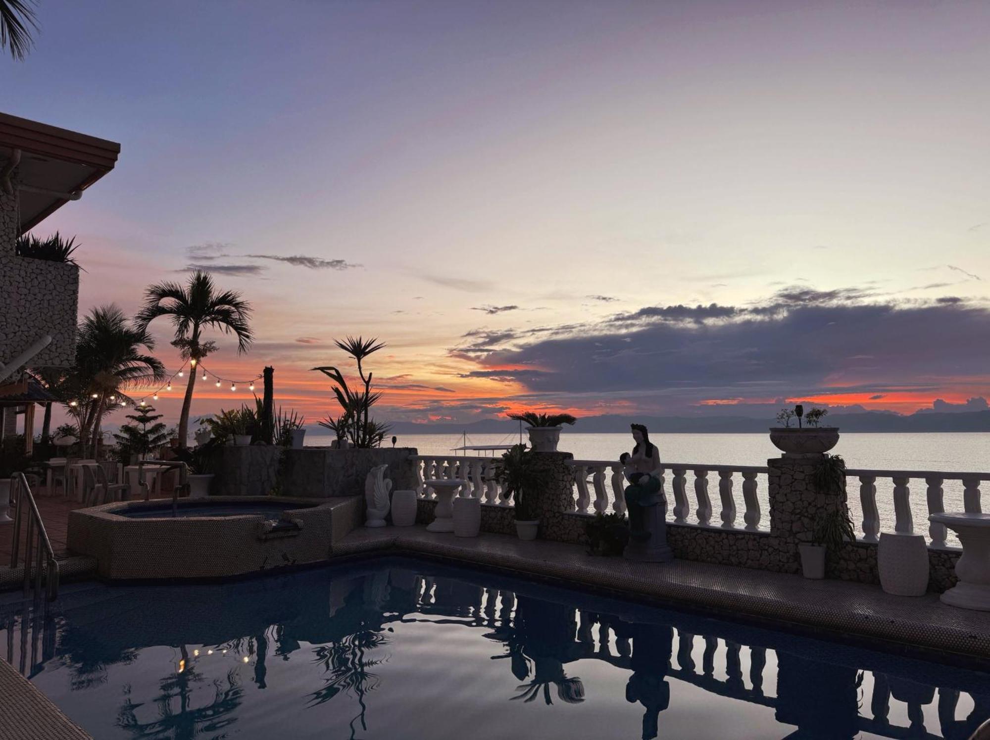 Sunset Beach Resort Moalboal Exterior photo