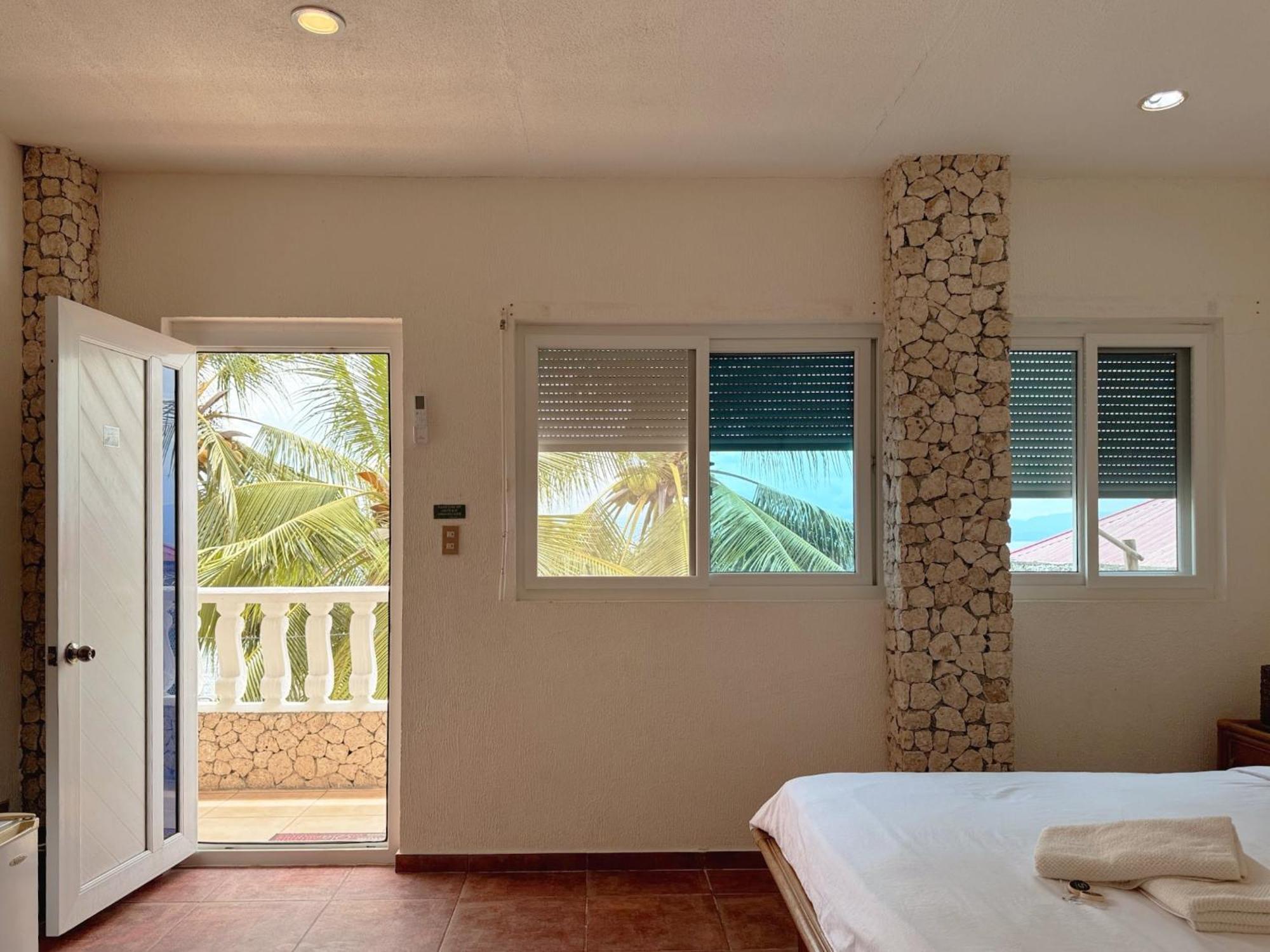 Sunset Beach Resort Moalboal Exterior photo